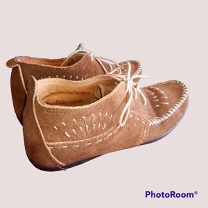 SALE** Minnetonka tan leather moccasins size 7.